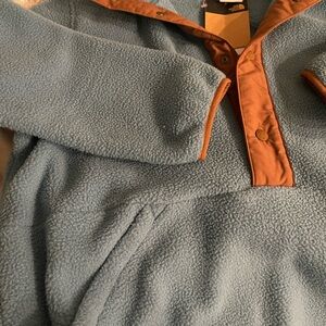 North Face men’s fleece hoodie NEW w\tags large     snugly!!!